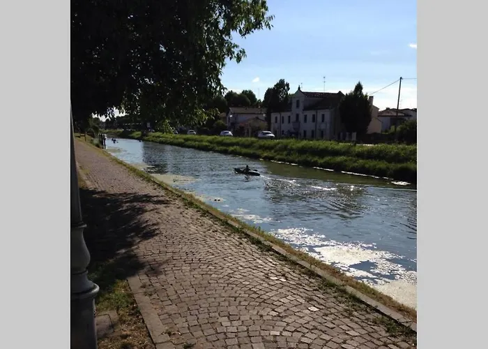 Barchessa Ca\' Leon Sul Naviglio Del Brenta